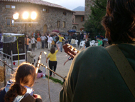 Duet Gallego-S�nchez i balladors de l'Associaci� Cultural Va de bot!, Massan�s